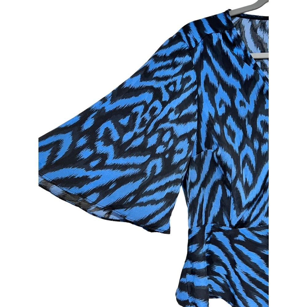 Gigi Parker Flutter Sleeve‎ Wrap Top Blue and Black animal print Size Small - Picture 4 of 8
